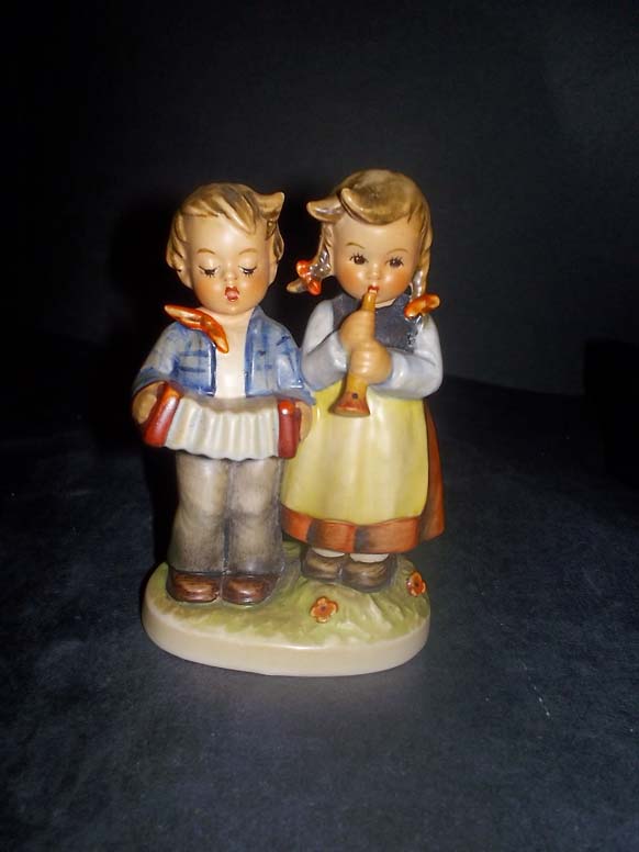 HUMMEL GOEBEL FIGURINE 218 2/0 TMK 4 Happy Days S118 BB  