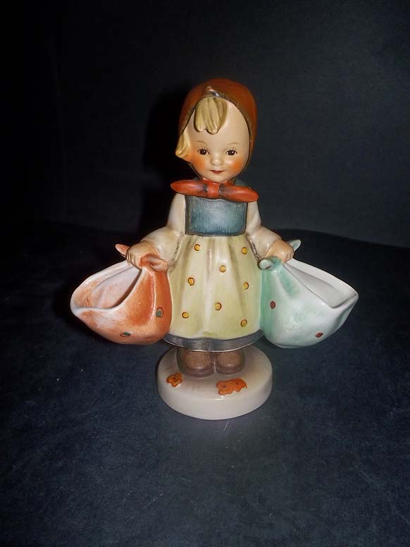 HUMMEL GOEBEL FIGURINE 175 TMK 3 Mothers Darling S355 BB  